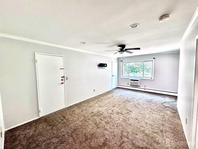 7 Lake Ave in East Brunswick, NJ - Building Photo - Building Photo