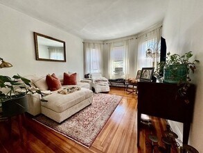 305 Cabot St in Newton, MA - Building Photo - Building Photo