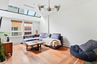 81 Montgomery St in Jersey City, NJ - Building Photo - Building Photo