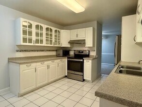 930 Beau Dr in Des Plaines, IL - Building Photo - Building Photo