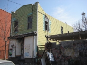 395 Van Brunt St in Brooklyn, NY - Building Photo