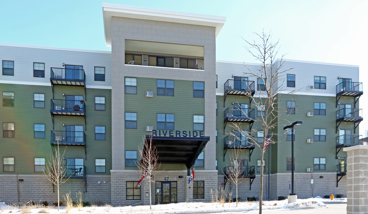 Riverside Senior Community in Fond du Lac, WI - Foto de edificio