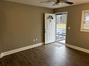 800 Dodson Mill Rd, Unit Apt #9 in Pilot Mountain, NC - Building Photo - Building Photo