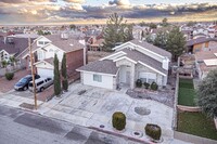 5664 Schwarzkopf Dr in El Paso, TX - Foto de edificio - Building Photo