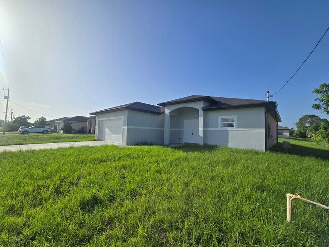 3513 16th St SW in Lehigh Acres, FL - Building Photo - Building Photo
