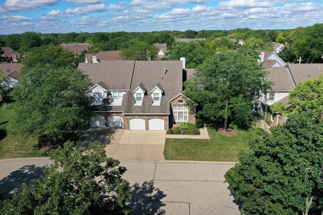 105 Willow Pkwy in Buffalo Grove, IL - Foto de edificio - Building Photo