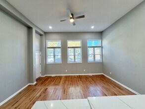 1013 W 19th St, Unit 1 in Chicago, IL - Building Photo - Building Photo