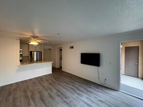 8889 Caminito Plaza Centro in San Diego, CA - Building Photo - Building Photo