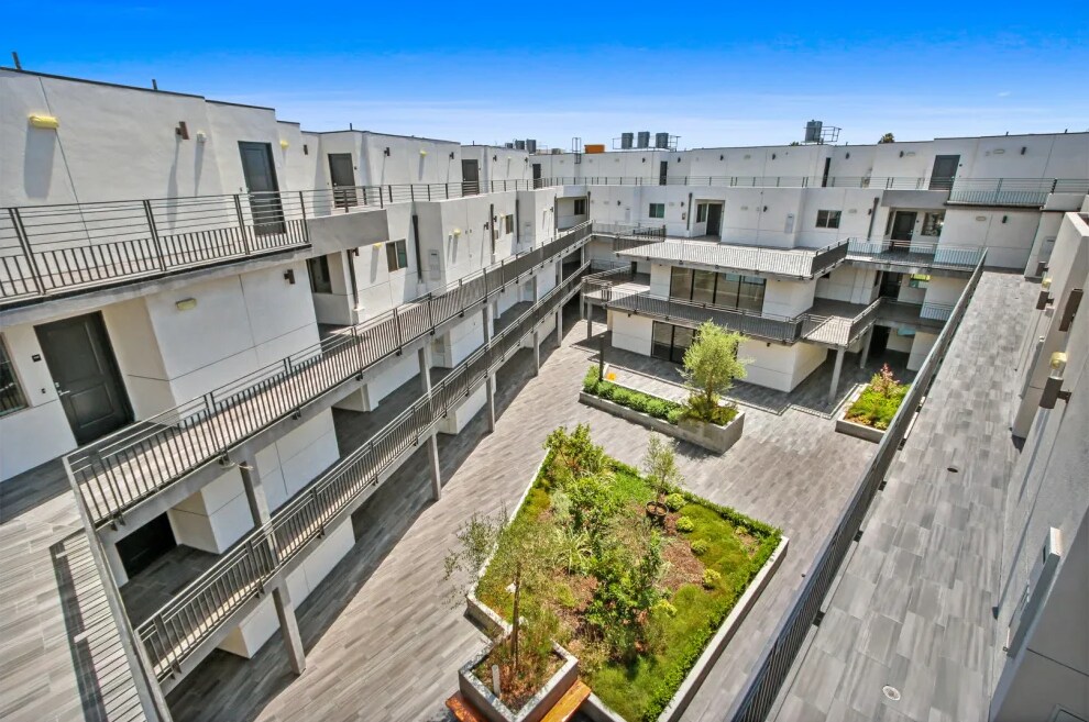 Noho Urban Apartments in North Hollywood, CA - Building Photo