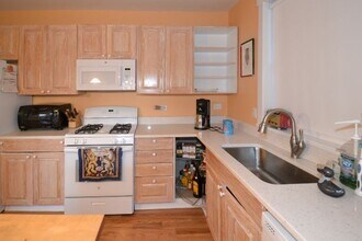 3731 N Janssen Ave, Unit K00J in Chicago, IL - Building Photo - Building Photo
