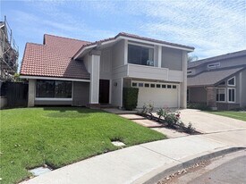 46 Christamon W in Irvine, CA - Building Photo