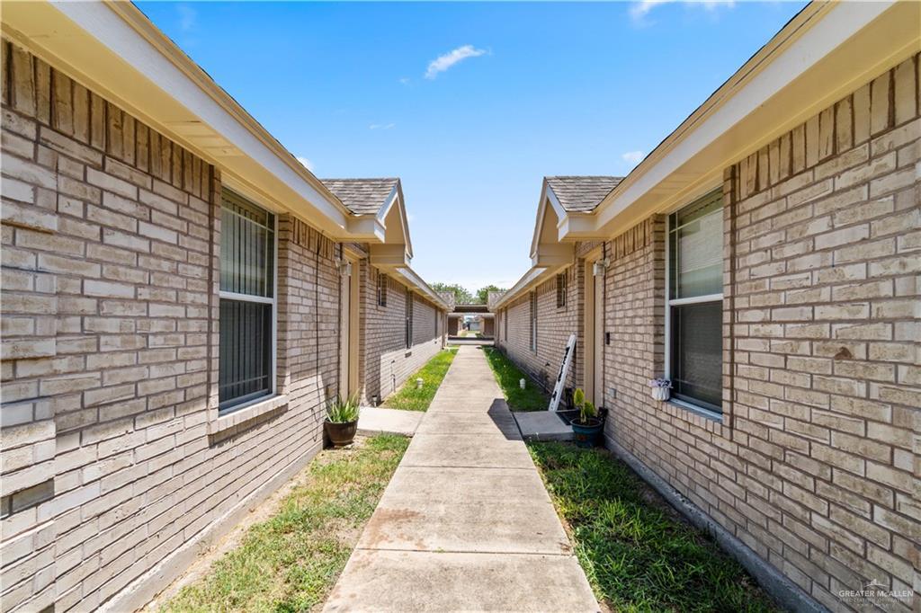 1207 S Diplomat Dr in Pharr, TX - Building Photo