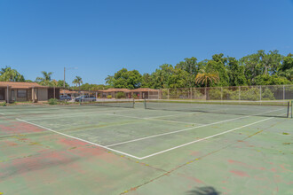 King Arthur Condominiums in Dunedin, FL - Building Photo - Building Photo