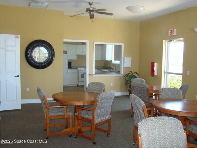 7 Indian River Ave in Titusville, FL - Foto de edificio - Building Photo