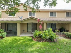 4008 Peppertree Dr in Weston, FL - Foto de edificio - Building Photo