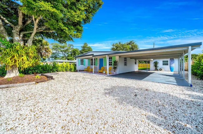 140 SE 9th Ave in Boynton Beach, FL - Foto de edificio - Building Photo