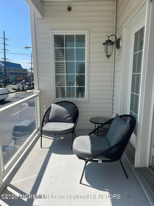 1066 Ocean Ave in Sea Bright, NJ - Building Photo