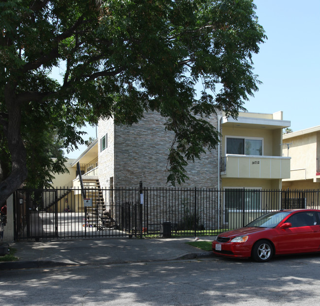 14712 Delano St in Van Nuys, CA - Building Photo - Building Photo