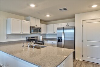 10913 Heatherford Ave in Las Vegas, NV - Building Photo - Building Photo