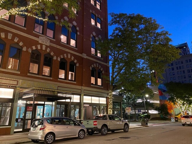 83 Hanover St in Manchester, NH - Foto de edificio - Building Photo