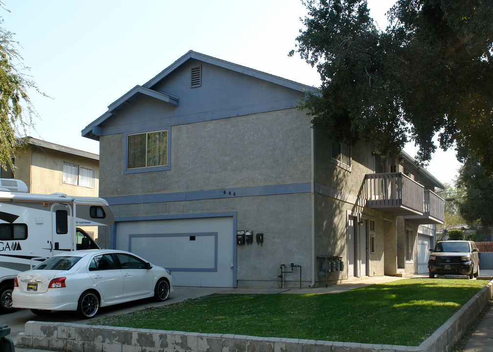 606 E 4th St in Corona, CA - Building Photo