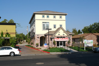 5676 Elvas Ave in Sacramento, CA - Building Photo - Building Photo