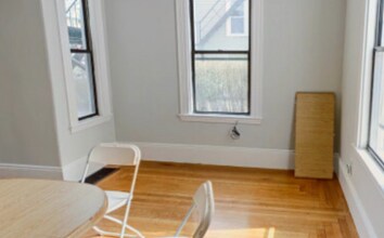 10 Saunders St in Boston, MA - Foto de edificio - Building Photo