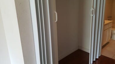 10960 Ashton Ave, Unit 401 in Los Angeles, CA - Building Photo - Building Photo