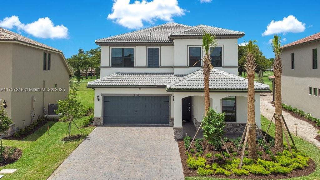 8108 NW 78th St in Tamarac, FL - Foto de edificio