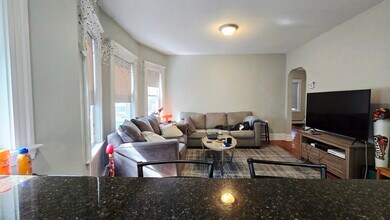 60 Bristol Rd in Medford, MA - Building Photo - Building Photo