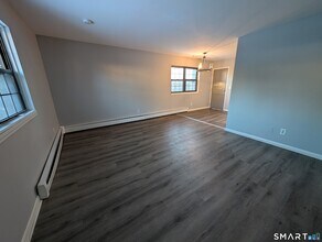 21 Enid St, Unit APT A in Bridgeport, CT - Foto de edificio - Building Photo