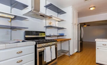 1067 Sanborn Ave in Los Angeles, CA - Building Photo - Building Photo