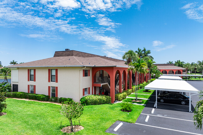 326-344 Charlemagne Blvd in Naples, FL - Building Photo - Building Photo