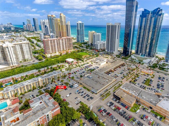 17145 N Bay Rd in Sunny Isles Beach, FL - Building Photo - Building Photo
