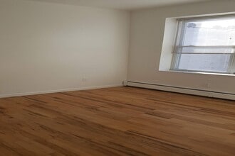 135 Van Wagenen Ave in Jersey City, NJ - Building Photo - Building Photo
