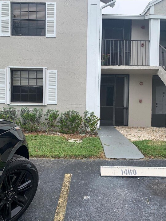 1460 Jefferson Dr in Homestead, FL - Foto de edificio