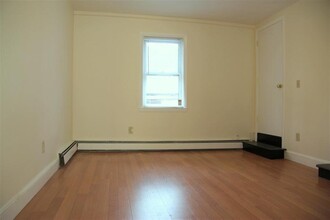 400 Franklin St, Unit 5 in Cambridge, MA - Building Photo - Building Photo