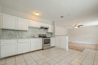 8430 Round Rock Dr in Houston, TX - Building Photo - Building Photo