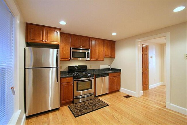422 Franklin St, Unit 1L in Cambridge, MA - Foto de edificio - Building Photo