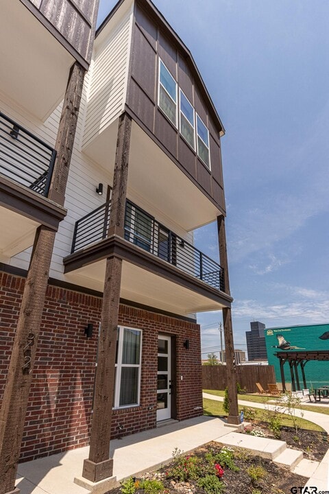 540 W Erwin St in Tyler, TX - Foto de edificio