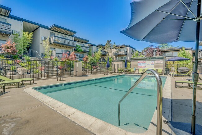 Vista Terrace Apartments in Walnut Creek, CA - Building Photo - Building Photo