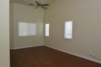 2843 S Covington Ct in Visalia, CA - Building Photo - Building Photo