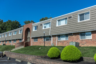 Aspen Falls Apartments in Fairless Hills, PA - Building Photo - Building Photo