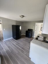 70 Church St in Livermore Falls, ME - Foto de edificio - Building Photo