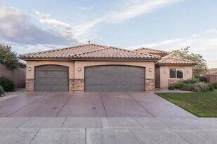 518 N Kensention Ave in Washington, UT - Building Photo