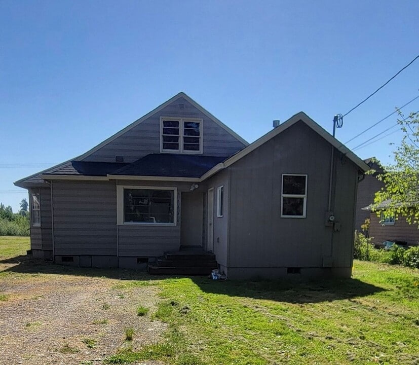 58620 Kavanaugh St in Saint Helens, OR - Building Photo