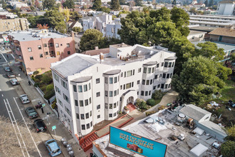 4020 Broadway in Oakland, CA - Building Photo - Primary Photo