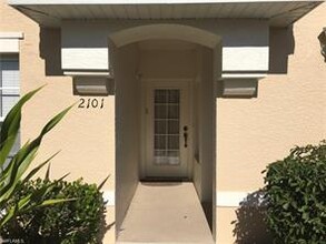 3039 Horizon Ln-Unit -2101 in Naples, FL - Foto de edificio - Building Photo