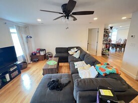 489 Main St in Stoneham, MA - Building Photo