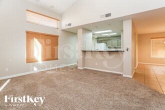 8108 Exploration Ave in Las Vegas, NV - Foto de edificio - Building Photo